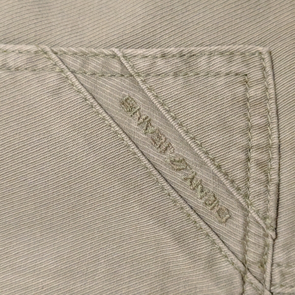 DKNY 100% cotton skirt. 22" long - Picture 4 of 5